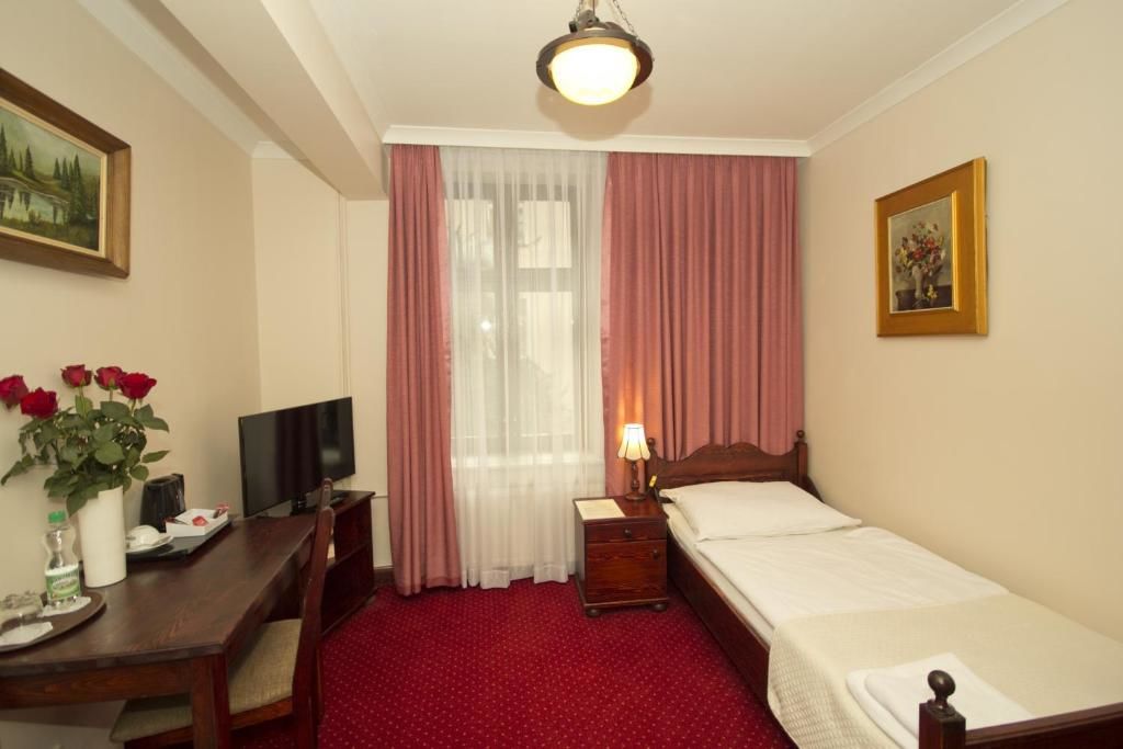 Отель Hotel Retman Торунь